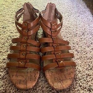 BareTraps Brown Gladiator Sandals with Cage Design